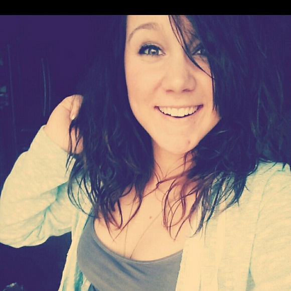 Profile Picture of Casey Knight (@casecase1) on Poshmark