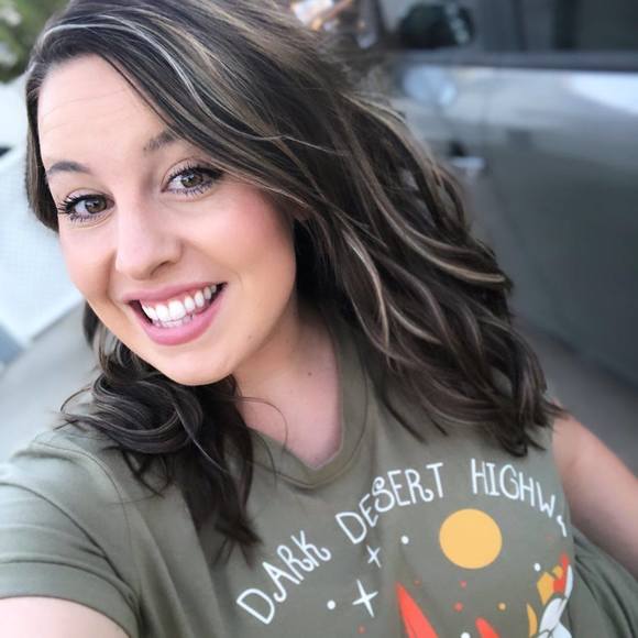 Profile Picture of Caleigh Bybee (@caleighbee) on Poshmark