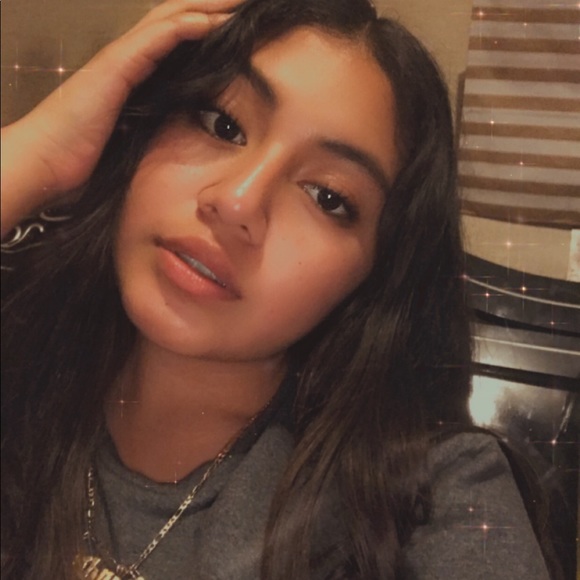 Profile Picture of Sandra Lucas (@sandra_l712) on Poshmark