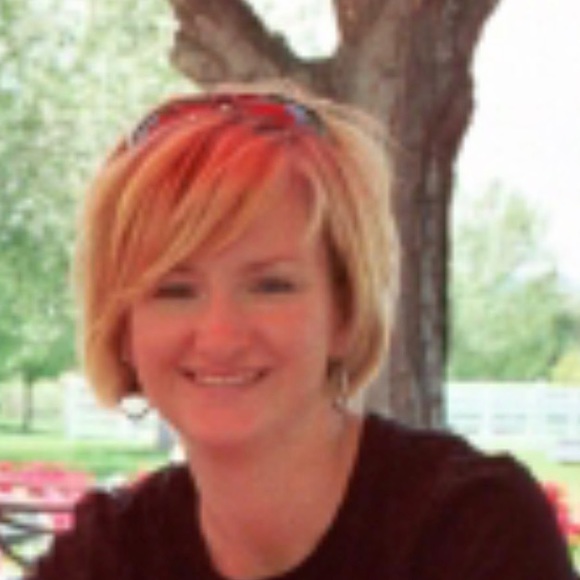 Profile Picture of Lynette Arnold (@5arnolds64) on Poshmark