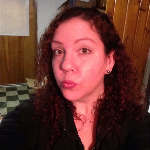 Profile Picture of Aimee Mellick (@almulli118) on Poshmark