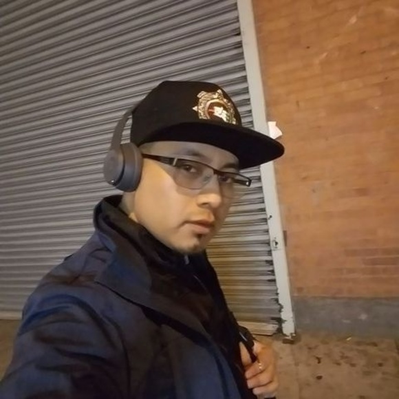 Profile Picture of Andrés Andrés (@andres0790) on Poshmark