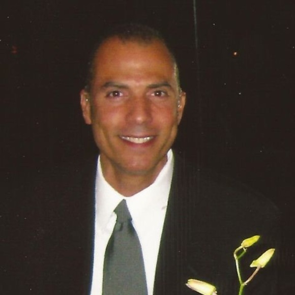 Profile Picture of Fernando Rosado (@fernros8) on Poshmark