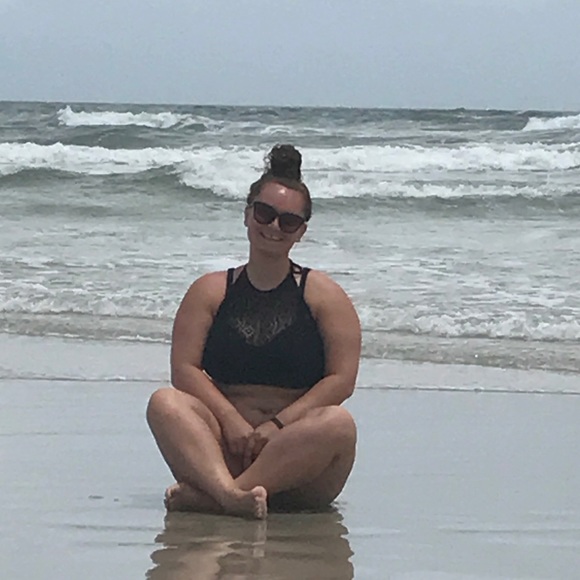 Profile Picture of Rayanna Hopper (@barfieldruler) on Poshmark