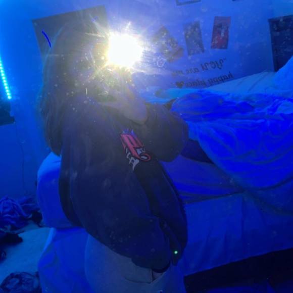 Profile Picture of Hailee Diekhoff (@haileesavannah) on Poshmark