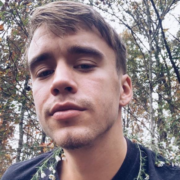 Profile Picture of Joel Thomas (@joelmoose) on Poshmark