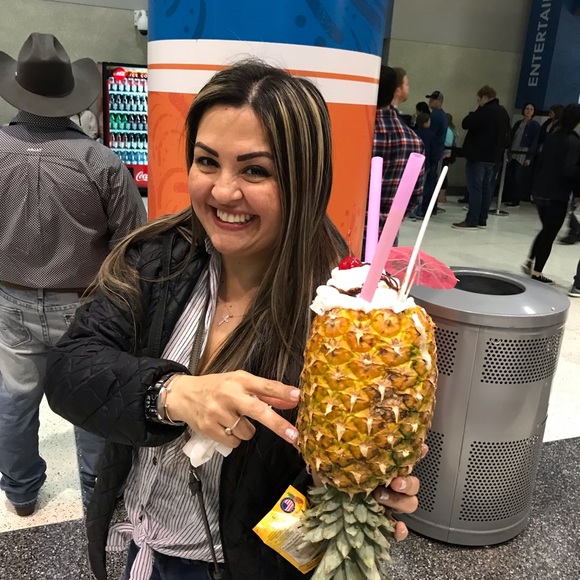 Profile Picture of Carlos Marquez (@carolina2021) on Poshmark