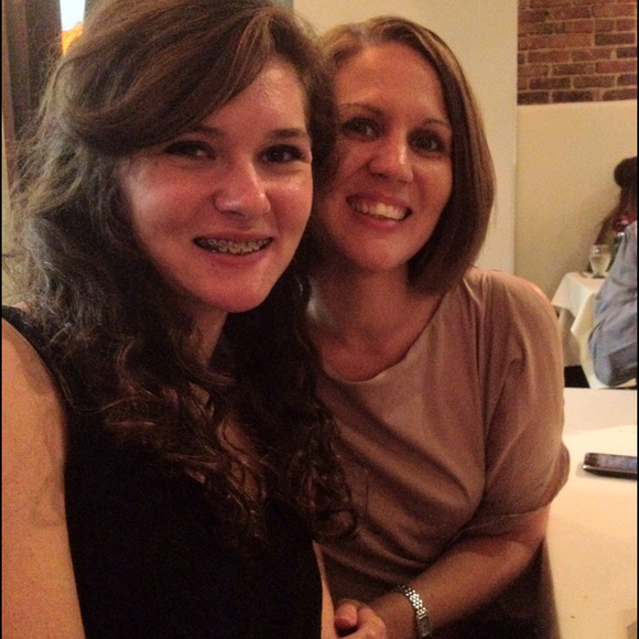 Profile Picture of Lori Gladden (@lglad) on Poshmark