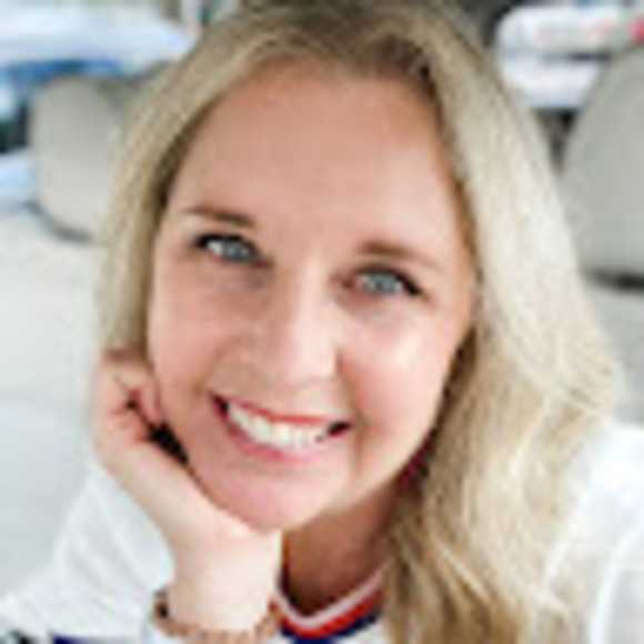 Profile Picture of Amy Simmons (@amysimmons1212) on Poshmark