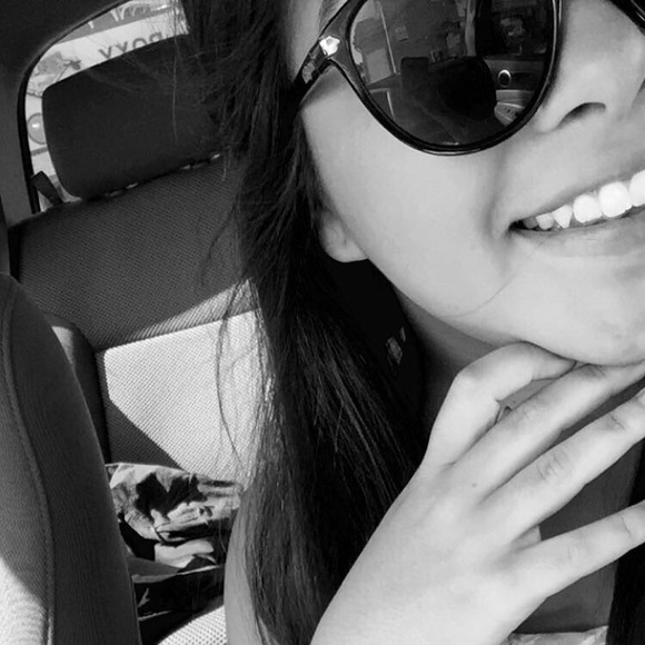 Profile Picture of Alex Flynn (@alexlizbeth66) on Poshmark