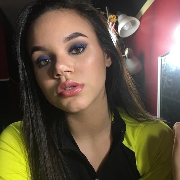 Profile Picture of Mallery Heimberger (@itsmallerymarie) on Poshmark