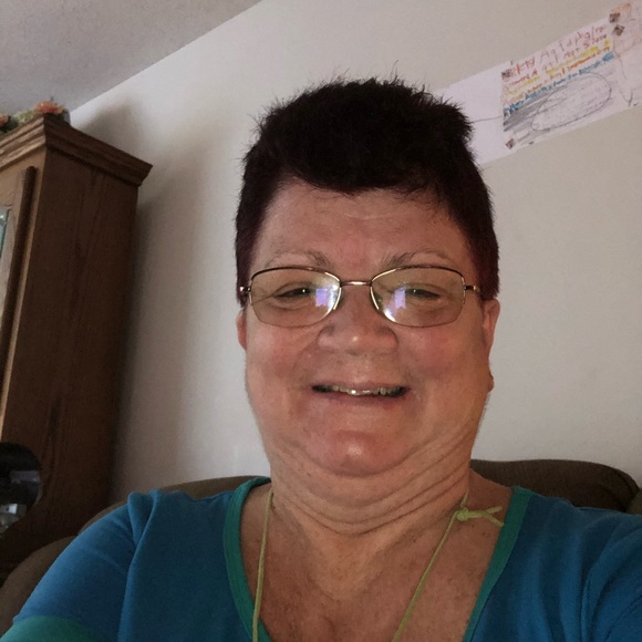 Profile Picture of Elaine Melchionne (@emelchionne) on Poshmark