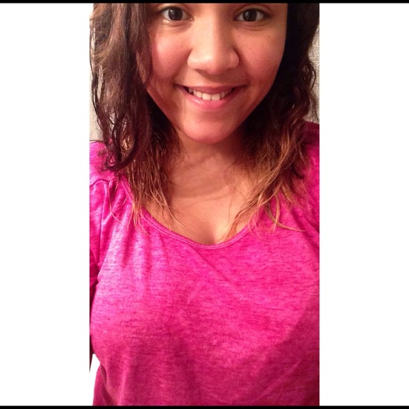 Profile Picture of Danielle Epps (@danielleepps) on Poshmark