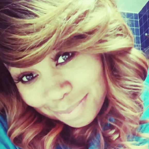 Profile Picture of Kim Moon (@thickncurvy28) on Poshmark