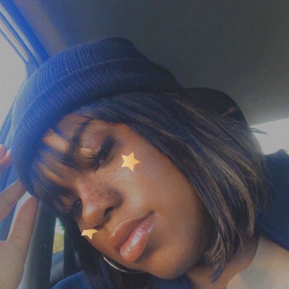 Profile Picture of Ebony Holtzclaw (@ebonyholtzclaw) on Poshmark
