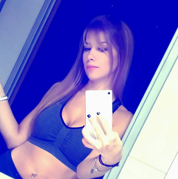 Profile Picture of Marcela Bruzzo (@marceb_30) on Poshmark