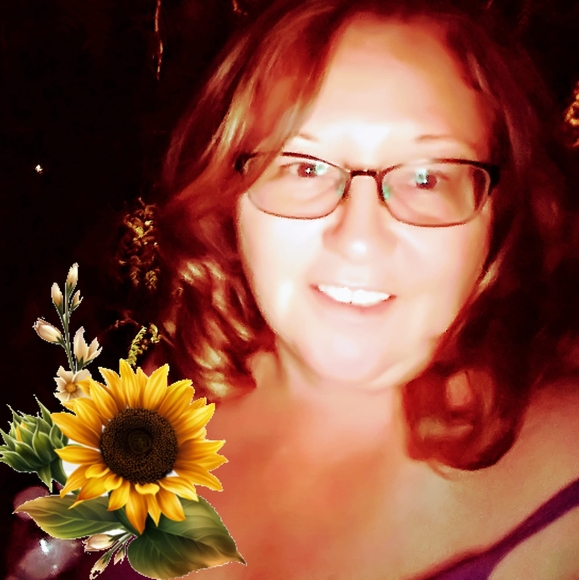 Profile Picture of Kathleen Havlik (@4kathav) on Poshmark