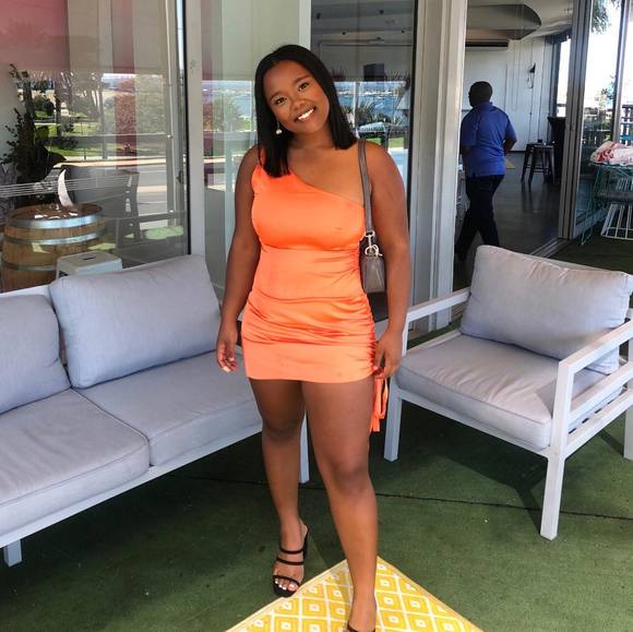 Profile Picture of Cindy Murata (@cindy_murata) on Poshmark