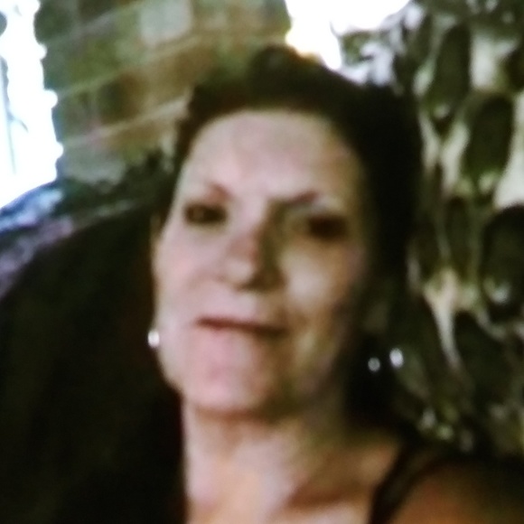 Profile Picture of Diana Jankovsky (@dianacjankovsky) on Poshmark