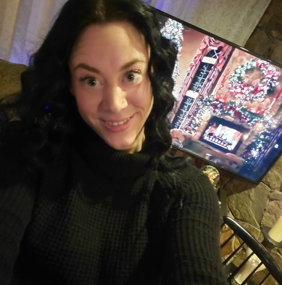 Profile Picture of Rheyanne Bermack (@rhey_rhey_) on Poshmark