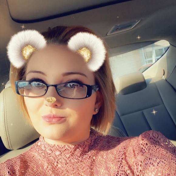 Profile Picture of Ashley Deinert (@deinerta1530) on Poshmark