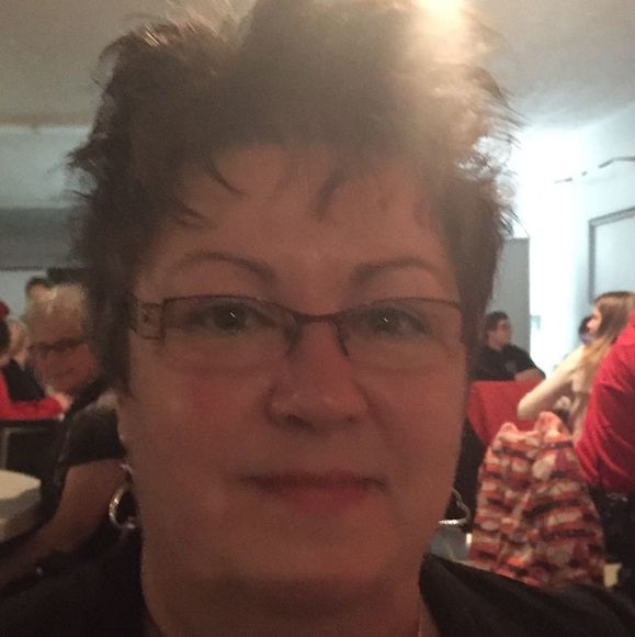 Profile Picture of Denise Laforge (@deniselaforge) on Poshmark
