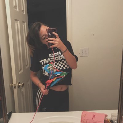 Profile Picture of ♡ 𝓒𝓸𝓻𝓮𝔂 𝓐𝓷𝓷𝓮 ♡ (@CoreyAnne_) on Twitter