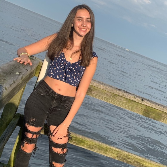 Gianna Mancaruso - Poshmark Profile Picture of Gianna Mancaruso (@g_413) on Poshmark