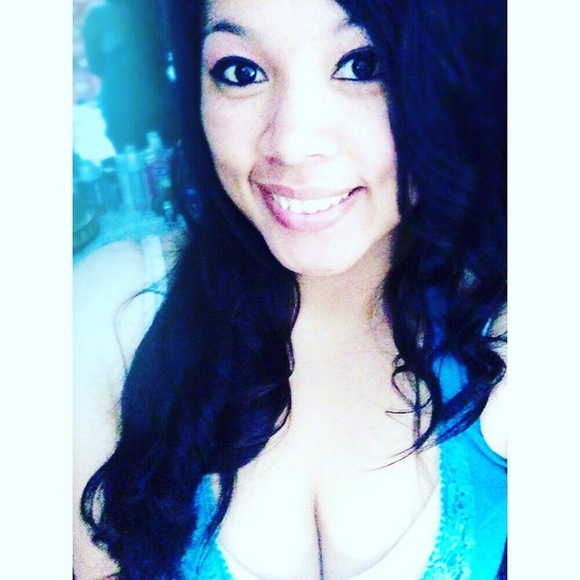 Profile Picture of Jane Aguigui (@janeaguigui671) on Poshmark