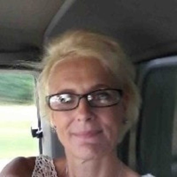 Profile Picture of Kim Struck (@miki462011) on Poshmark