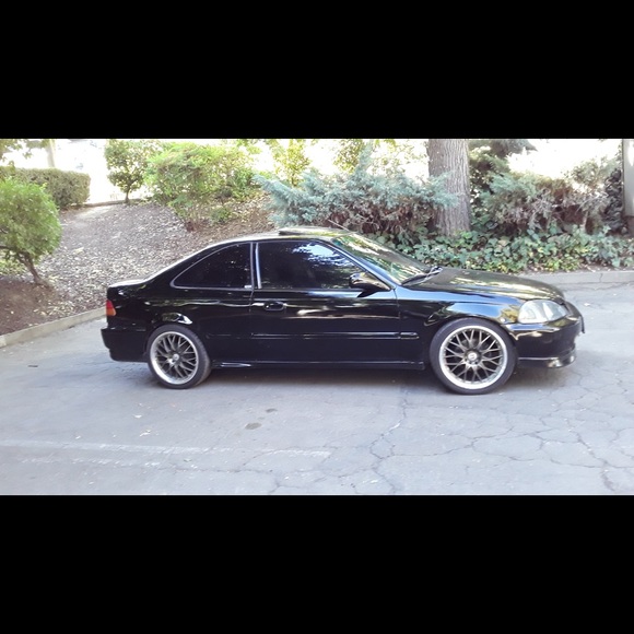 Profile Picture of Casey Bates (@caseybates867) on Poshmark