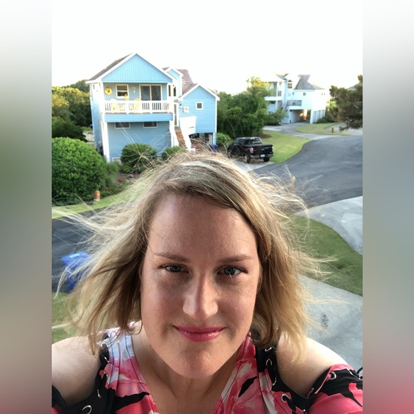 Profile Picture of Jill Perttula (@ms_jillfab) on Poshmark