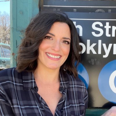 Profile Picture of Lisa Tolin (@lisatolin) on Twitter