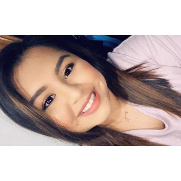 Profile Picture of Sophia Cordova (@sophiacordova26) on Poshmark