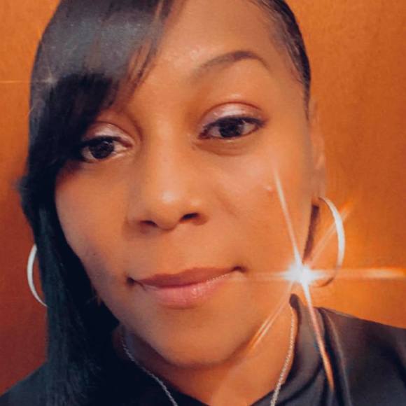 Profile Picture of Monica Dailey (@rollermonica) on Poshmark