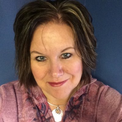 Profile Picture of Kim Renner (@KimOodlebug) on Twitter