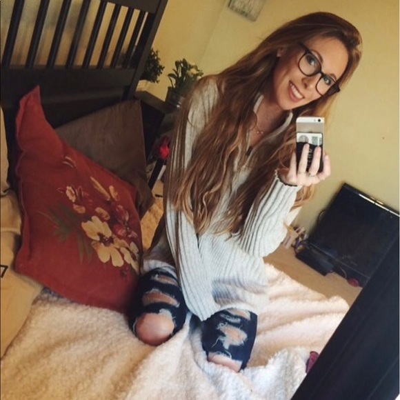 Profile Picture of Hannah Perras (@hannahperras) on Poshmark