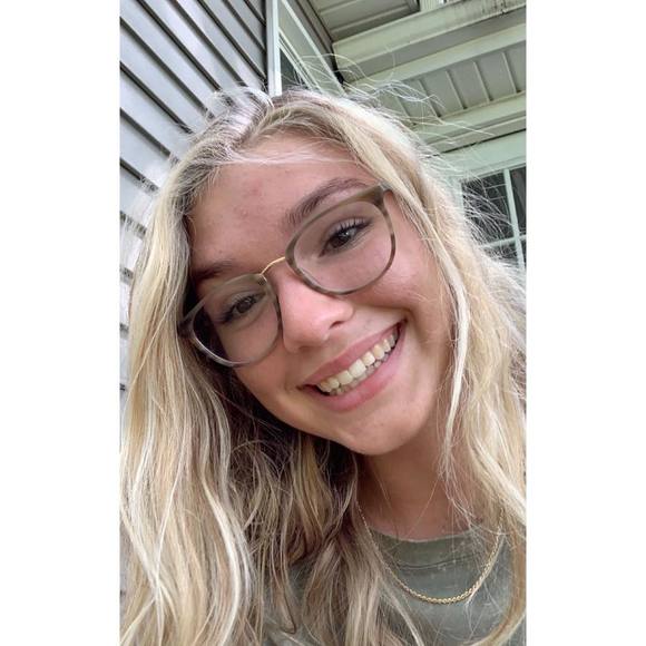 Grace Crown - Poshmark Profile Picture of Grace Crown (@gracecrown) on Poshmark