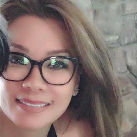 Profile Picture of Betty Trinh (@bettytrinh9) on Poshmark