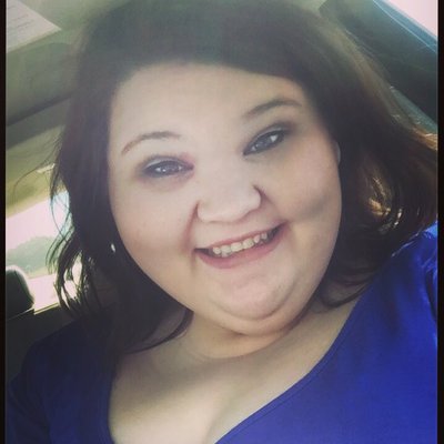 Profile Picture of Holly Chapman (@AuntieCake10) on Twitter