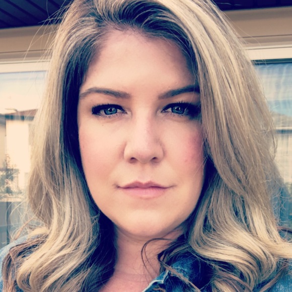 Profile Picture of Jenna Findlater (@j_na_na) on Poshmark