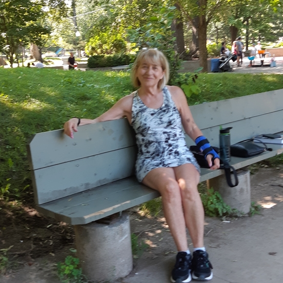 Profile Picture of Renee Lallier (@sportyandpretty) on Poshmark