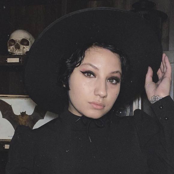 Profile Picture of Emerald Gonzalez (@emergonzal) on Poshmark