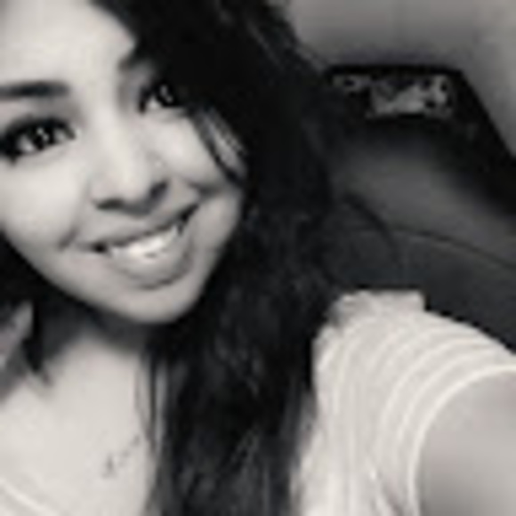 Profile Picture of Maria Climaco (@climacomaria91) on Poshmark