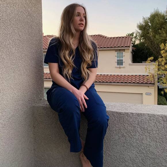 Profile Picture of Katelyn Huff (@kate_leigh0521) on Poshmark