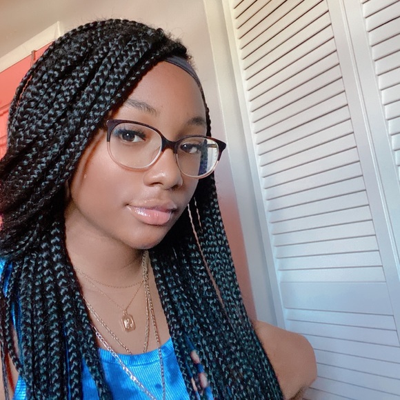 Profile Picture of Kaila Holmes (@holmeskaila274) on Poshmark