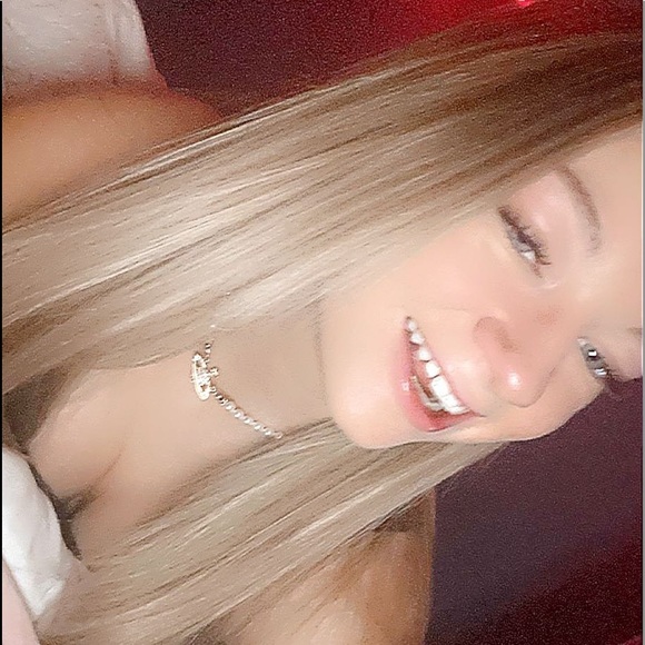 Profile Picture of Addison Carter (@addisonn_carter) on Poshmark