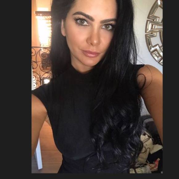 Profile Picture of Martina Andrews (@faydra62) on Poshmark