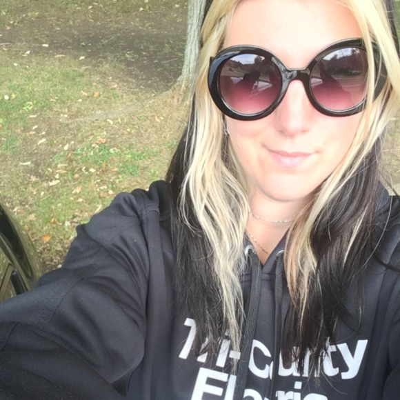 Profile Picture of Carly Parrack (@car11muff) on Poshmark