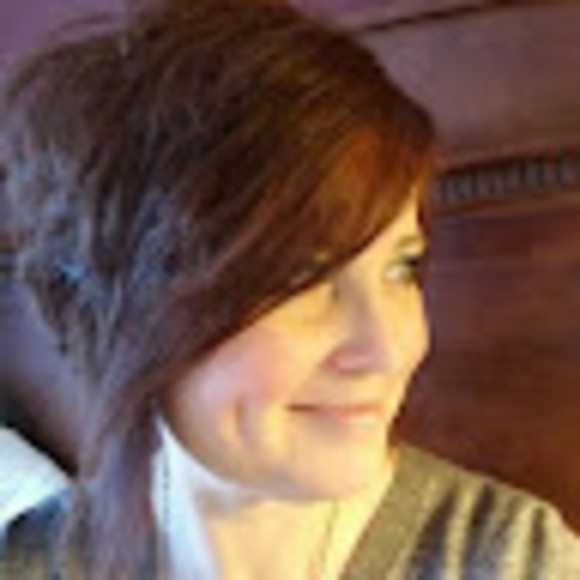 Profile Picture of Amy Brown (@amybrown794) on Poshmark